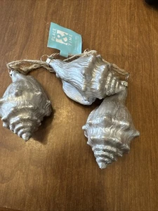 Nuevo SEASHELL Adorno de Navidad Lugar y Tiempo Mar Océano Costero - Imagen 1 de 8