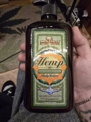 Loção corporal bronzeada Malibu para hidratante de cânhamo para pele seca, fl oz 18 - Imagem 1 de 2