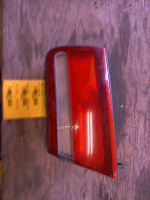 Luz trasera derecha pasajero a través de 1/92 interior se adapta a 92 MAZDA 929 63882 Foto 1 de 4