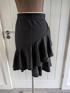 Next Grauer Nadelstreifenrock UK Größe 16 Rüschen kurz Stretch hohe Taille - Bild 1 von 3