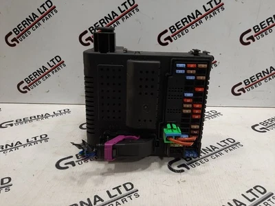 Unidad de módulo de control de caja de fusibles original Volvo V70 MK2 2000-2007 30728542 Foto 1 de 4