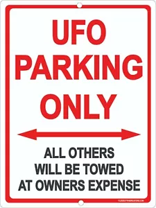 Letrero de estacionamiento OVNI 9"x12" metal extraterrestres extraterrestres naves espaciales - Imagen 1 de 3
