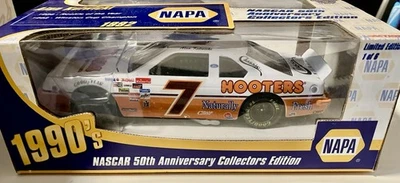1992 ALAN KULWICKI #7 HOOTERS FORD NAPA NASCAR 50º Aniversário 1/24 Diecast Novo Na Caixa - Imagem 1 de 4