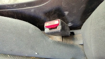 Receptor hebilla cinturón de seguridad delantero izquierdo conductor Mitsubishi Galant 2004-2012 OEM gris Foto 1 de 4