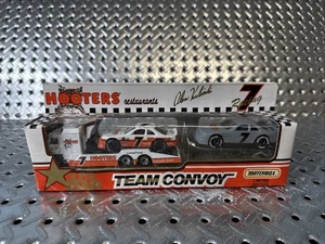 Alan Kulwicki #7 Hooters Restaurant Team Convoy Matchbox Superstars 1992 New - Picture 1 of 9