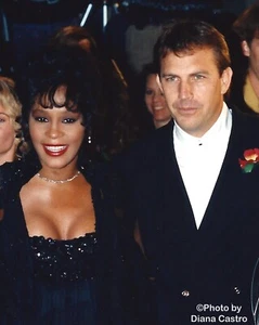 Impresión publicitaria de Whitney Houston y Kevin Costner (A) 8" x 10" - Imagen 1 de 1