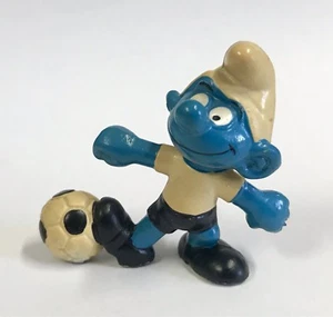VINTAGE 1973 FOOTBALLER SMURF Pitufo Schtroumpf Schlümpf by SCHLEICH PEYO / - Picture 1 of 6