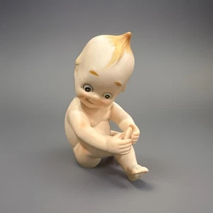 Vintage Lefton Bisque Kewpie Puppe KW913 spielende Zehen Figur Sammlerstück - Bild 1 von 3