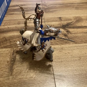 Schleich, Papo Ritter mit Schwert Actionfigur Drache Pferd blau cremeweiß 2006 - Bild 1 von 5