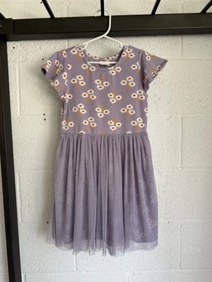 Vestido HANNA DIFFERENTSON Margarita Tul Superpuesto Talla 120 EE. UU. 6-7 Púrpura Manga Corta Foto 1 de 4