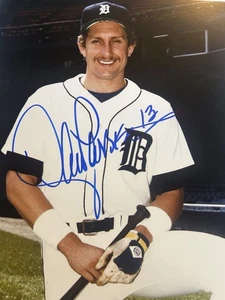 Lance Parrish Signed 8x10 Detroit Tigers Posed Photo - Picture 1 of 1