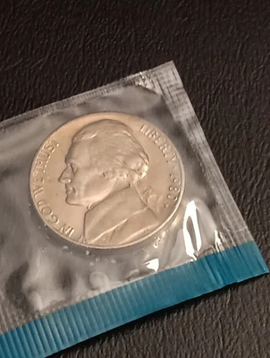 👉1980-P Jefferson 5c  Sealed Mint Cello ~ BU CHOICE  - Image 1 of 2