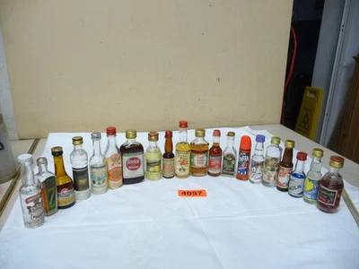 4097.     20 Stück Miniatur Schnaps Spirituosen Sammler Schnapsflaschen - Bild 1 von 4