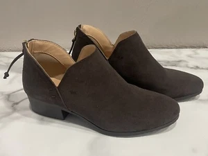 Kenneth Cole Reaction Womens 8 Side Skip Ankle Bootie Suede Low Block Heel Brown - Picture 1 of 10