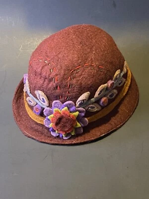 Sombrero para mujer Rising Tide Nepal fieltro lana borgoña flor Foto 1 de 4