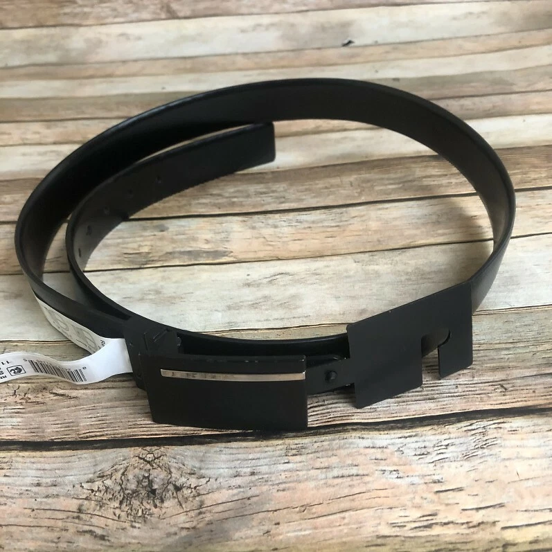 Cinto Fashion Alfani para Homens com Fivela de Metal Preto Reversível Tamanho 32 - Imagem 1 de 1