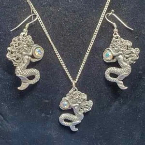 Collar y pendientes de sirena hechos en Estados Unidos - Imagen 1 de 6