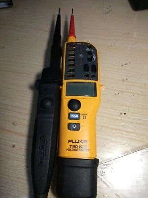 /Fluke T150 VDE OR FLUKE T150 Two-pole Voltage and Continuity Electrical Tester - Image 1 of 4