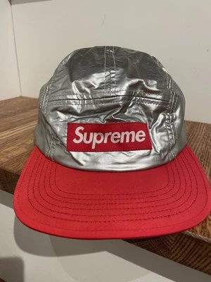 Gorra de campamento de cuero Supreme plateada roja sombrero de 5 paneles logotipo de caja bogo raro ajustable Foto 1 de 4