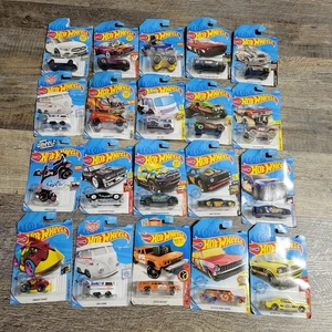 Vintage Hot Wheels Lot (20) Autos - alle 2017 datiert - auf Karten alle neu ungeöffnet - Bild 1 von 6