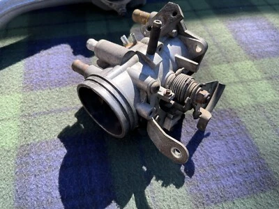 Cuerpo del acelerador Saab Classic 900 2,0 L 16 V Foto 1 de 4