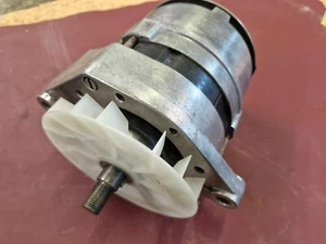 Alternador Aston Martin Classic AMV8 75 amperios reconstruido - Imagen 1 de 8