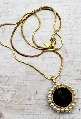 Reloj Colgante Colibrí con Esfera Negra Perla Caja Tono Dorado y Cadena Batería Nueva Foto 1 de 4