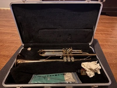 Trompeta modelo estudiante escolástico bendición Foto 1 de 4