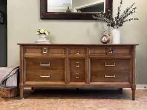 MCM Thomasville Vinatge 1967,  9 Drawer Dresser - Picture 1 of 8