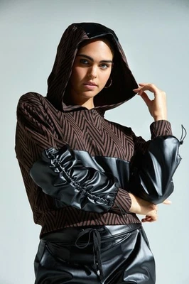 $128 NOLI "Vienna" women's jacquard faux leather yoga hoodie - brown/black - L - Image 1 of 4