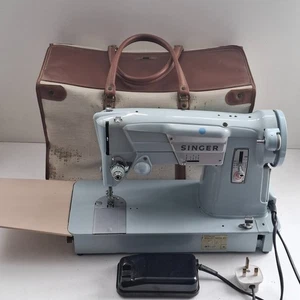 Vintage Singer 357k Sewing Machine with Pedal and Case - Foto 1 di 12