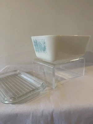 Vintage Pyrex Amish Blue Butterprint Refrigerator Dish 0502 1-1/2 pt - Image 1 of 4