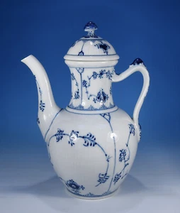Royal Copenhagen "Musselmalet gerippt" Kaffeekanne 1,1 Liter 48 1.Wahl - Bild 1 von 3