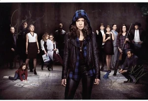 Foto firmada por elenco de 5x negra huérfana Tatiana Maslany Jordan Gavaris +++ autógrafos - Imagen 1 de 10