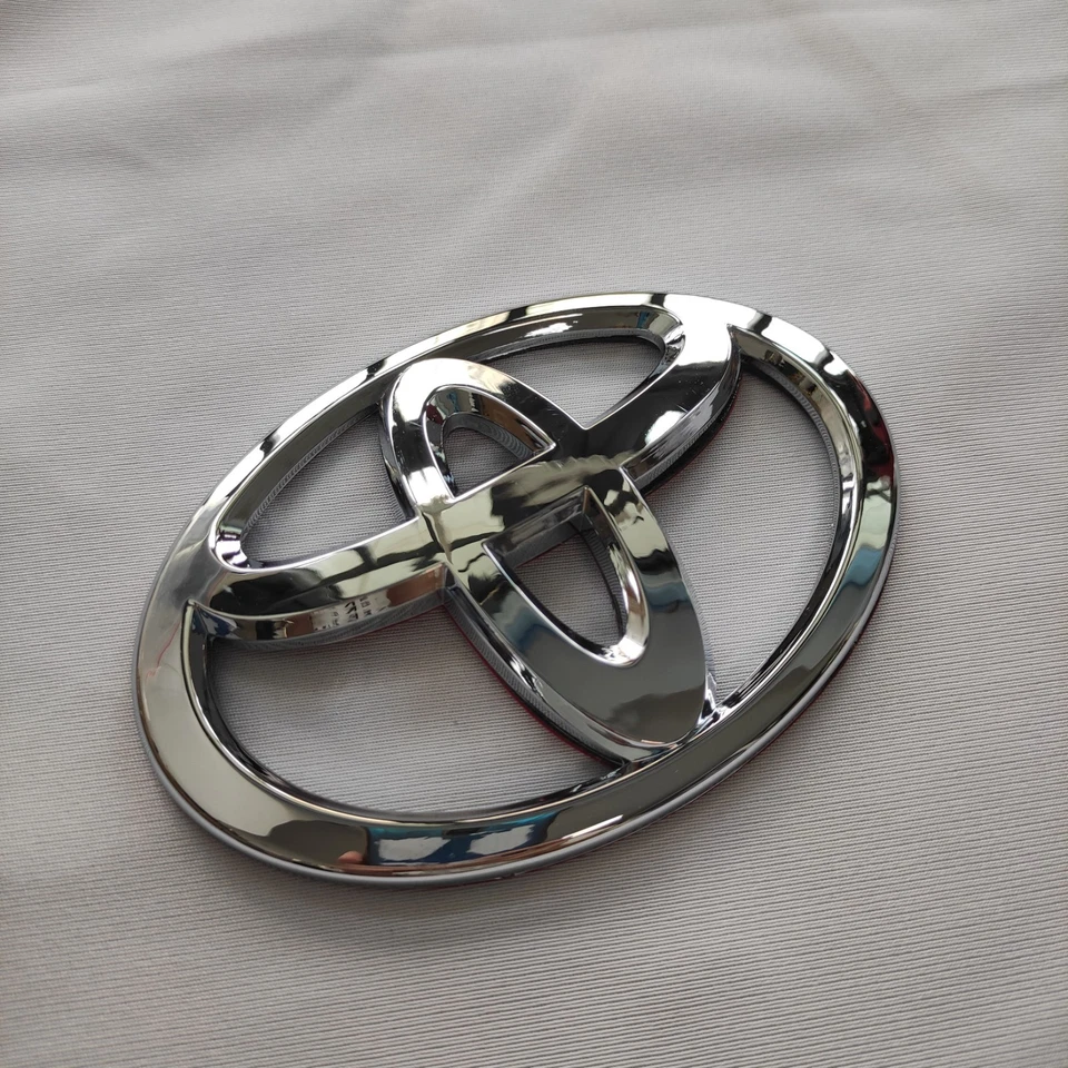 Insignia con logotipo cromado emblema de parrilla delantera Toyota para Corolla Camry Matrix Foto 1 de 4