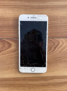 iphone 8 plus pour pièces ne fonctionne pas - Photo 1 sur 2