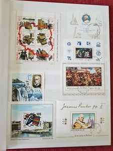 Rotes Album mit vielen Blöcken - Bild 1 von 7