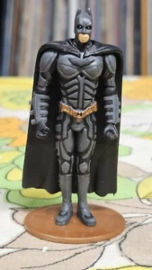 Toy Figure DC Comics 2008 BATMAN The Dark Knight on Base 7.5 cm - Photo 1 sur 7