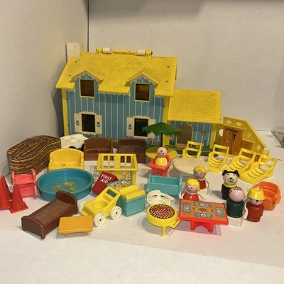 Little People Play Family House 952 1969 amarillo azul vintage Fisher Price Foto 1 de 4