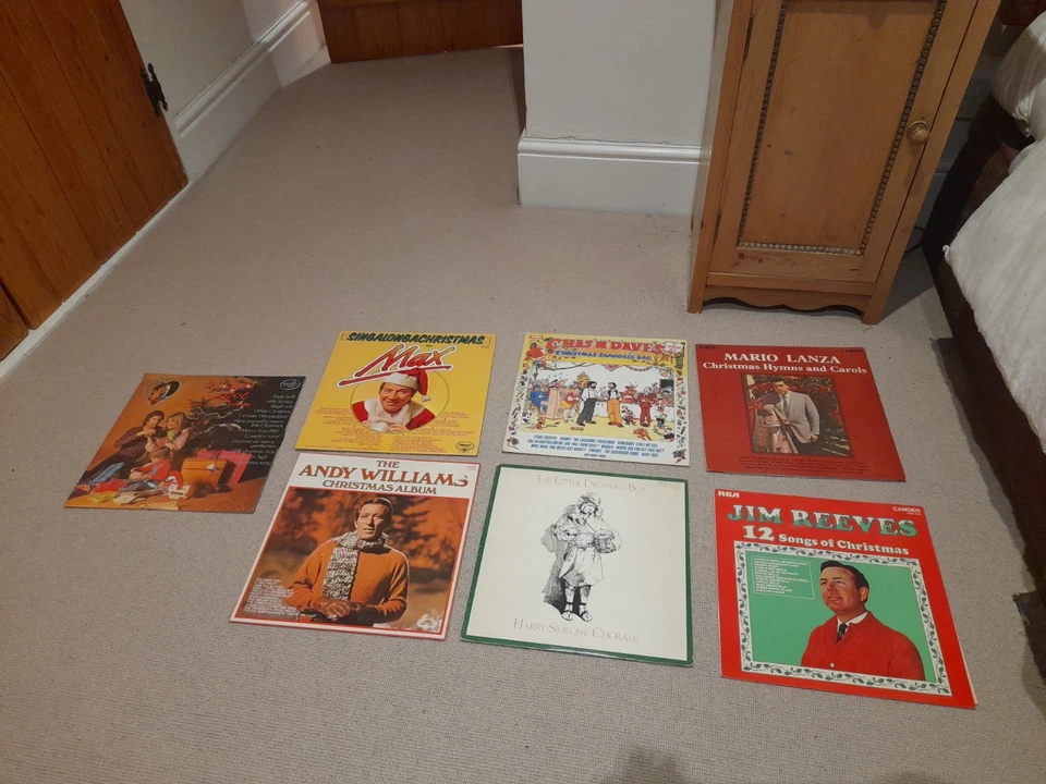 Collection of 7 Christmas vinyl LPs Records Jim Reeves Andy Williams Chas N Dave - Image 1 of 1