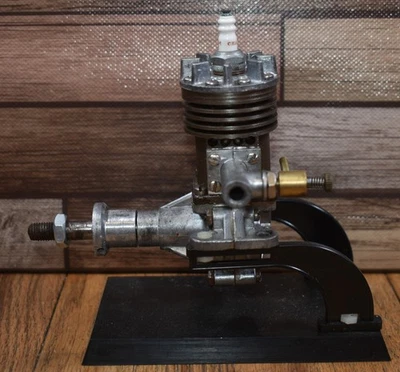 Vintage GHQ Aero Modellflugzeug Motor RC Motor Gas Spielzeug Flugzeug Zündkerze - Bild 1 von 4