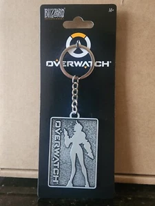 Overwatch Tracer Metal Keychain - BLIZZARD ENTERTAINMENT EXCLUSIVE - Picture 1 of 3