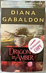 Dragonfly in Amber *Outlander Bk 2 * Original Cover * Diana Gabaldon * PB Unread - Imagen 1 de 3