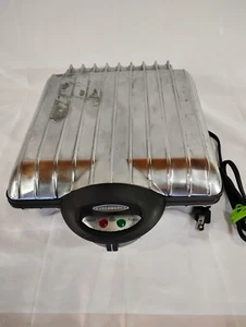 VillaWare Model 2001 UNO 4 Square Waffle Maker Chrome Tested 1200 Watts - Picture 1 of 6