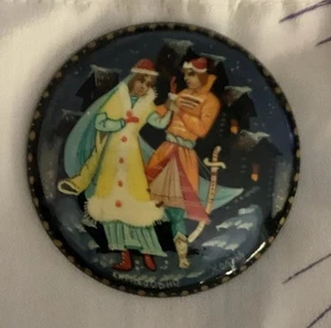 Russian Lacquered HandPaintedPin: Costumed Folklore-Man And Woman. 2"diameter - Picture 1 of 2