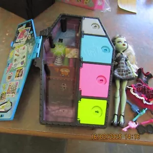 Mattel Monster High Doll with Keys Coffin/Locker and Accessories - Picture 1 of 12