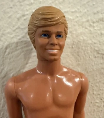 Muñeca Ken Mattel 1989 vintage cabeza tiene manchas muy sueltas en las piernas Foto 1 de 4