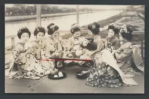 8 Geishas Maiko Mädchen SCHÖNHEITEN rppc Tee Japan 20er Jahre - Bild 1 von 1