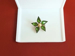 Dainty Vtg MCM Small Green Teardrop Rhinestone Star Flower Faux Pearl Brooch Pin - Picture 1 of 8