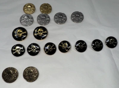 17 Dill Buttons Skull And Crossbones - Image 1 of 4